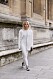 ribbstickad klänning från streetstyle under modeveckan i paris-