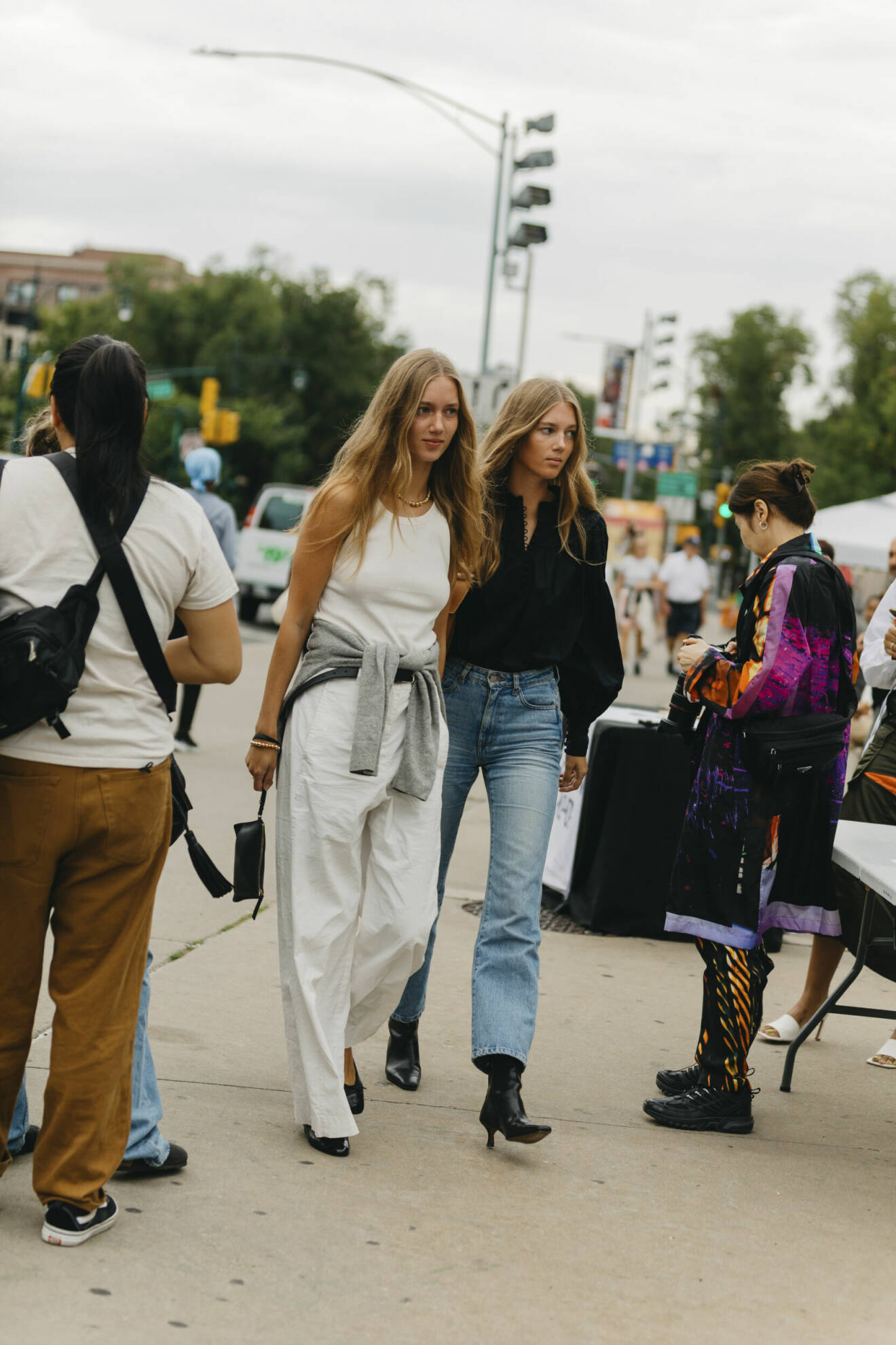 street style baggy jeans i vit nyans new york 2023