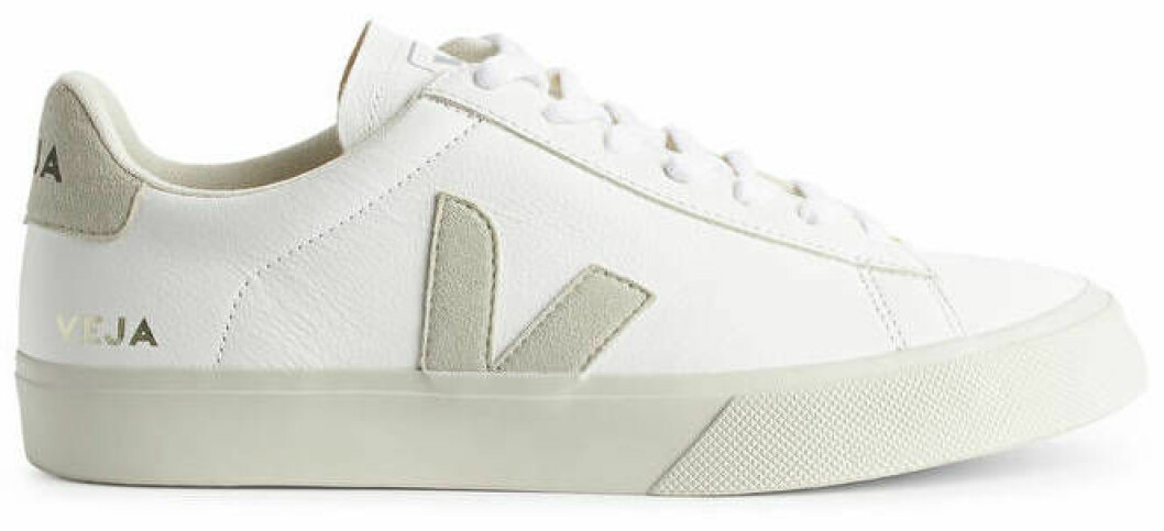 Vita sneakers med detaljer i beige från veja.