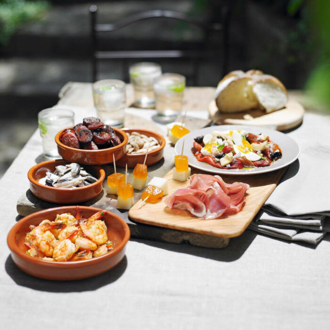 Duka upp en härlig tapasbuffé med spanska smaker!