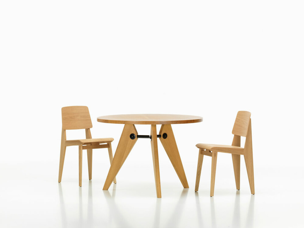Sommarens inredningsnyheter vitra jean prouve stolar trä