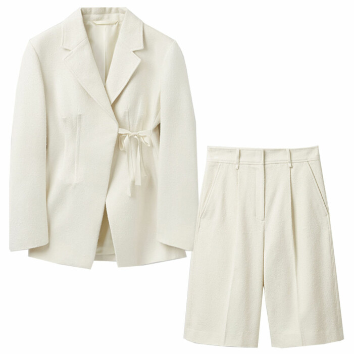 set med vita shorts och vit kavaj från cos
