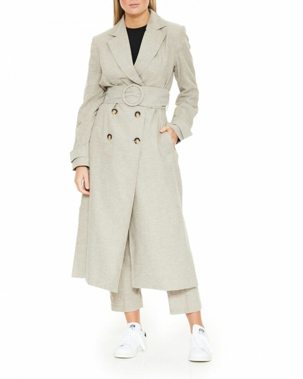 Trenchcoat i linnemix med skärp och kappar från Stylein.