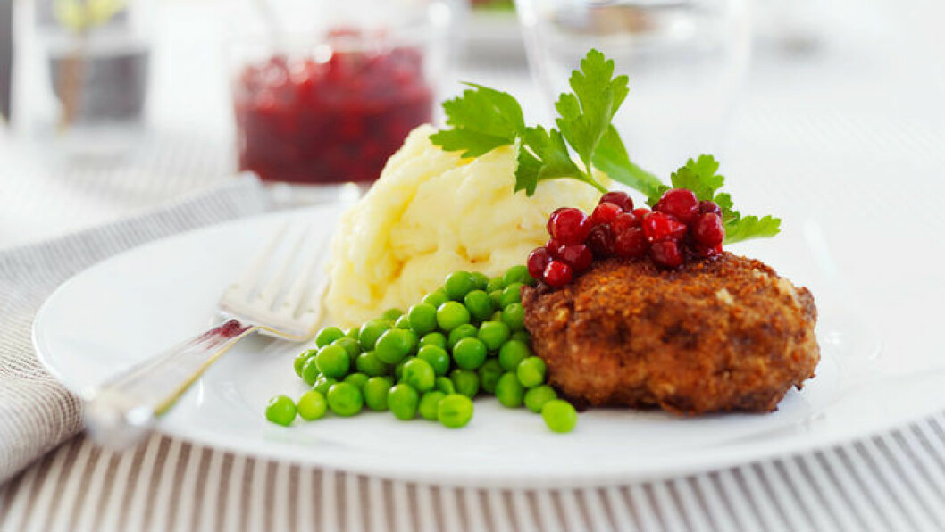 Wallenbergare med potatispuré och rårörda lingon. Wallenbergare med potatispuré och rårörda lingon.