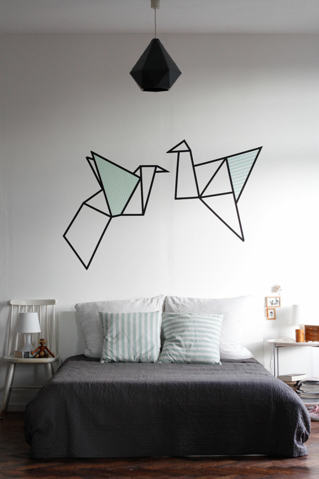 Via: <a href="http://www.homedit.com/the-fascinating-power-of-washi-tape/">Homeedit.com</a> wandbild_origami_washi_tape