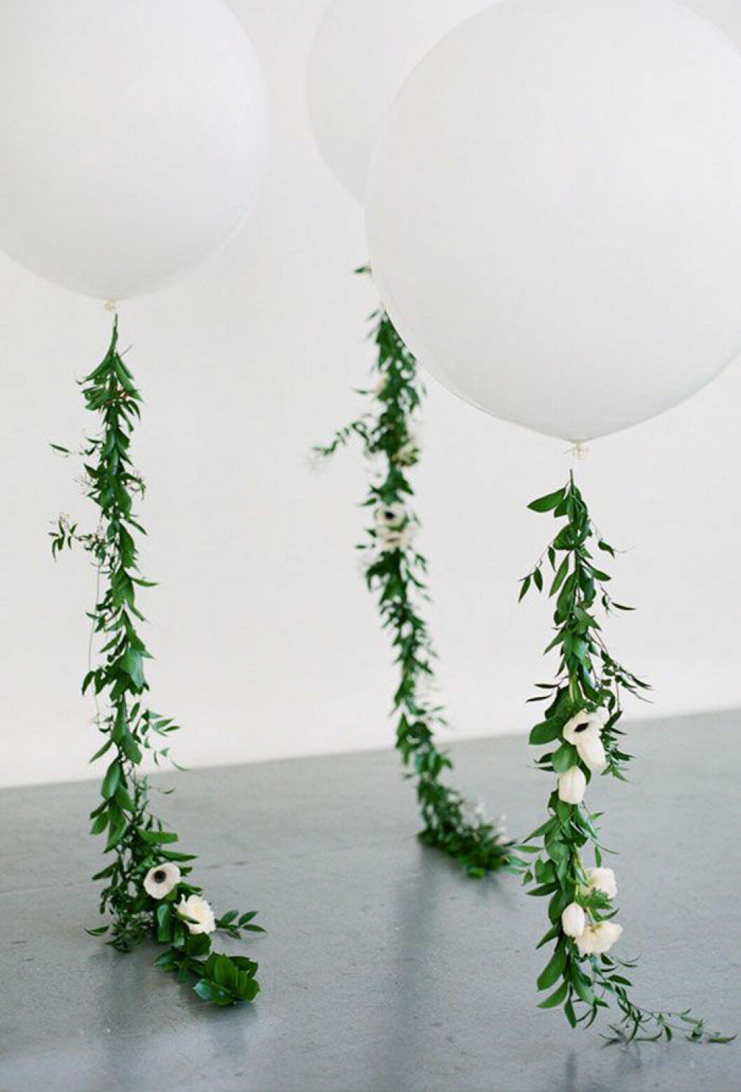 Via: <a href="https://www.bloglovin.com/blogs/apartment-34-4029341/holy-matrimony-most-epic-wedding-floral-diy-4201032471">Apartment34.com</a> ballongdekorationer