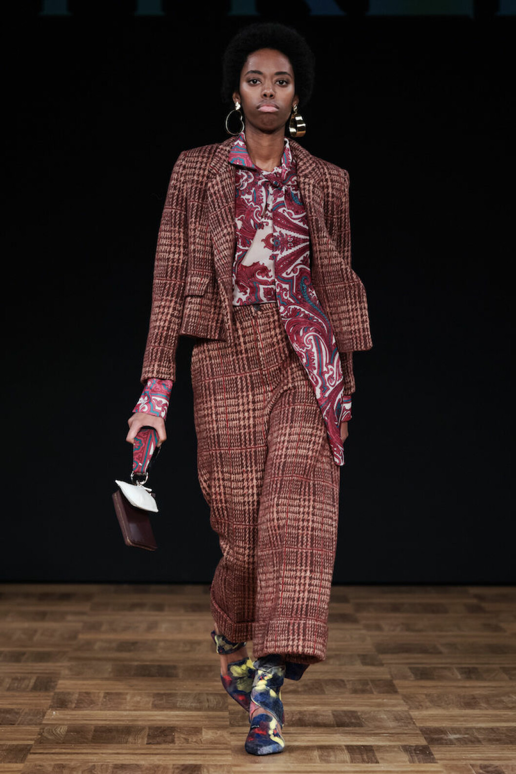 Whyred AW18 Vinröd rutig kostym från Whyred AW18.