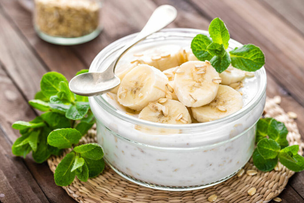 Yoghurt med banan och havregryn. Foto: IBL Yoghurt med banan och havregryn. Foto: IBL
