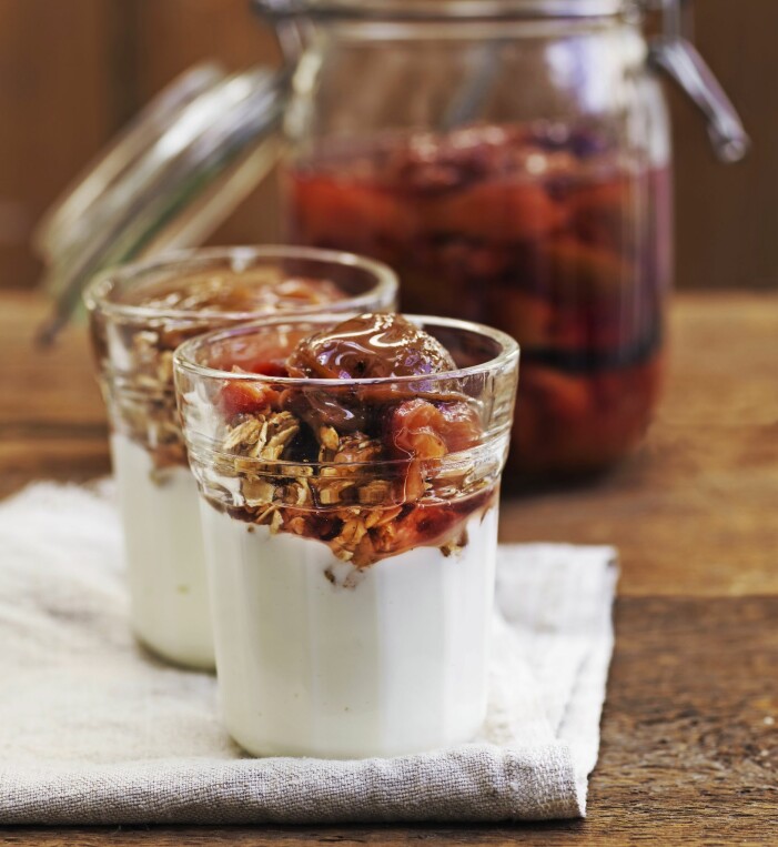 Yoghurt med granola.
