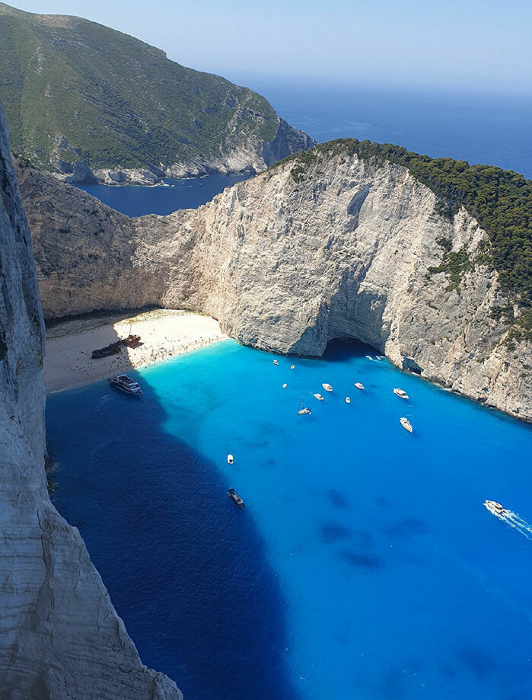 Foto: ilho lee/Unsplash Navajo Bay, Zakynthos är en Instagram-vänlig strand