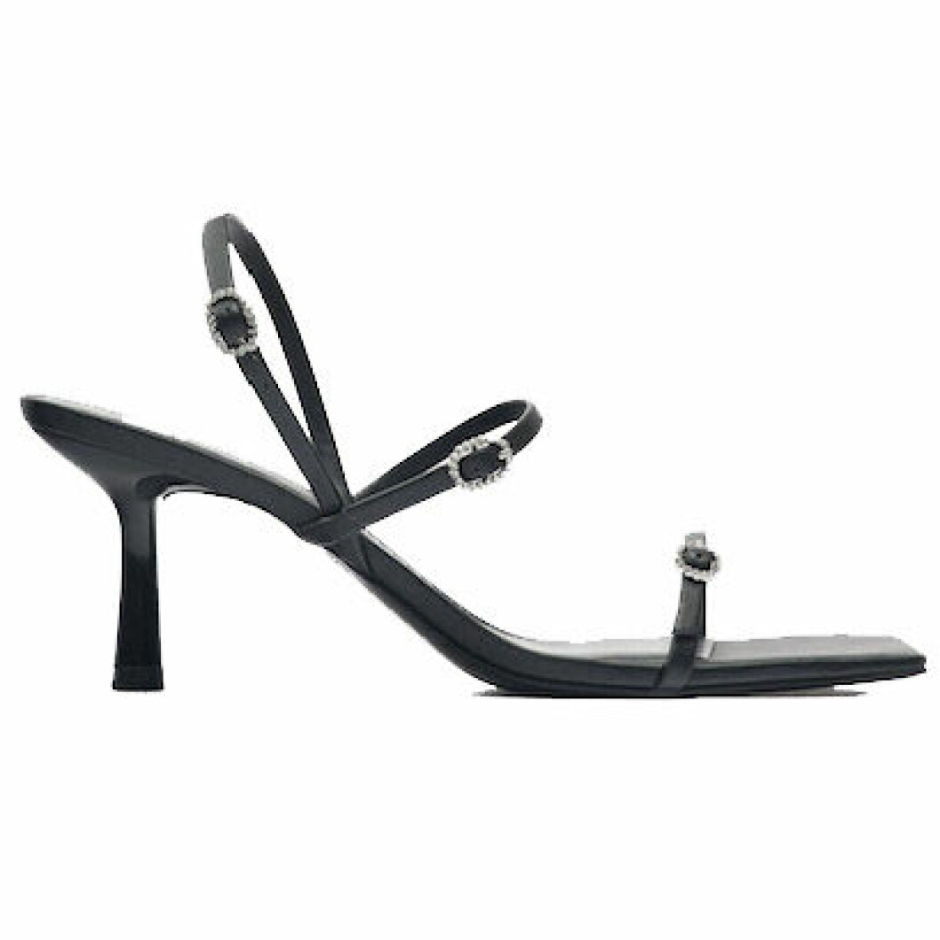 Nätta sandaletter med spännen i strass från Zara