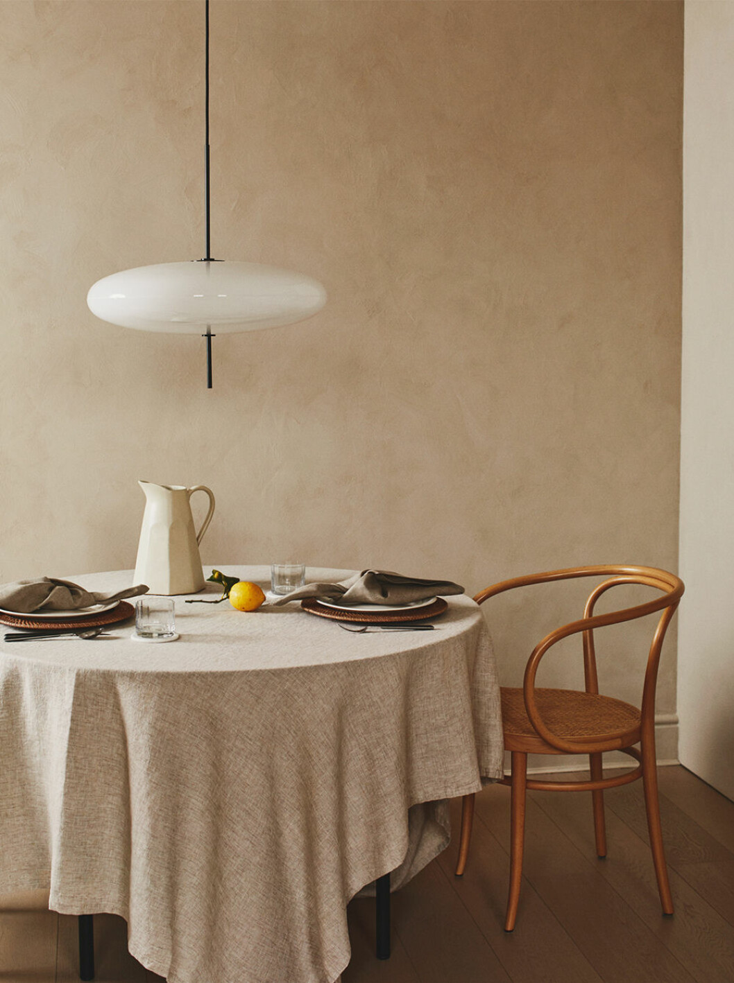 Linneduk i beige och dukning från Zara Home
