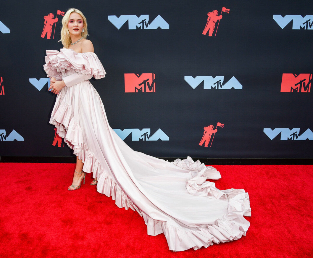 Zara Larsson på röda mattan VMA 2019