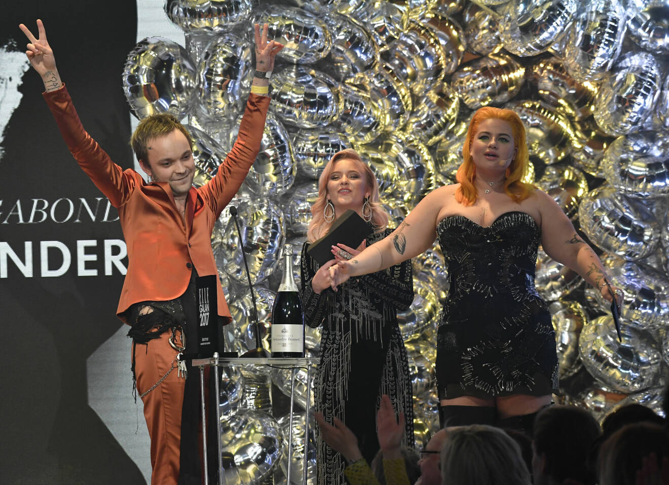 Christopher Insulander, Zara Larsson och Kakan Hermansson på ELLE-galan 2017