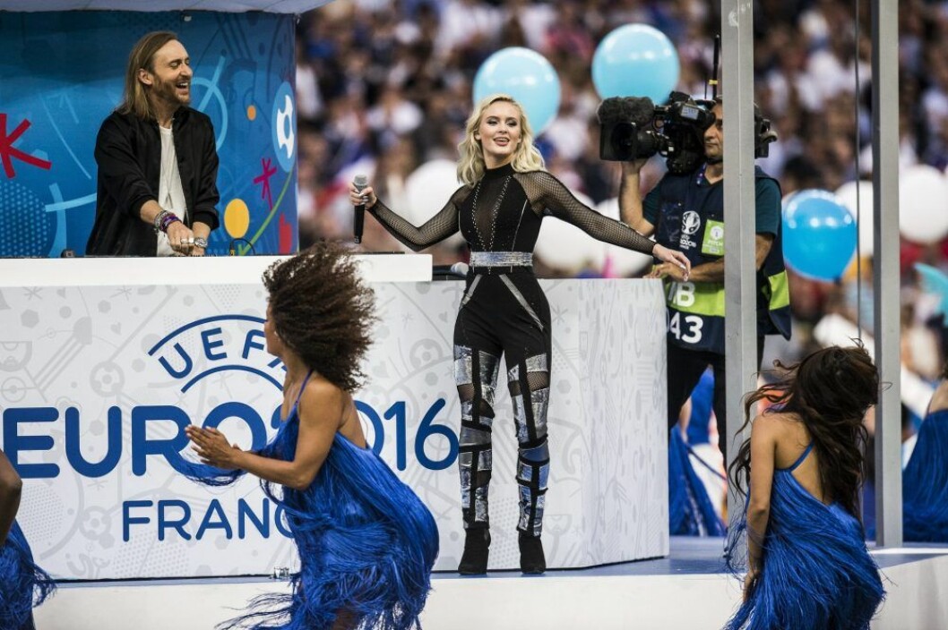 David Guetta och Zara Larsson sjunger och skrattar