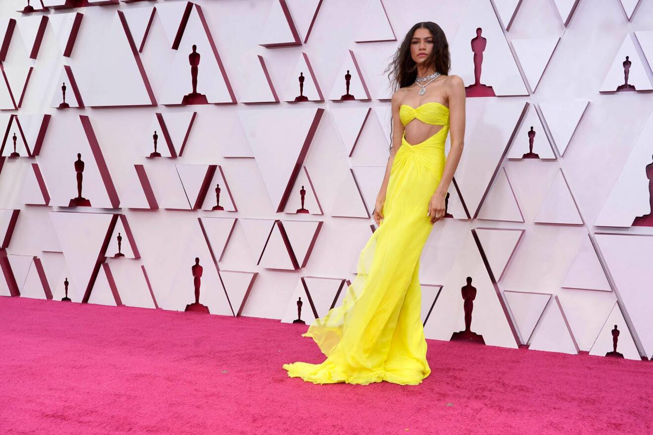Zendaya i gul kreation på Oscarsgalan 2021.