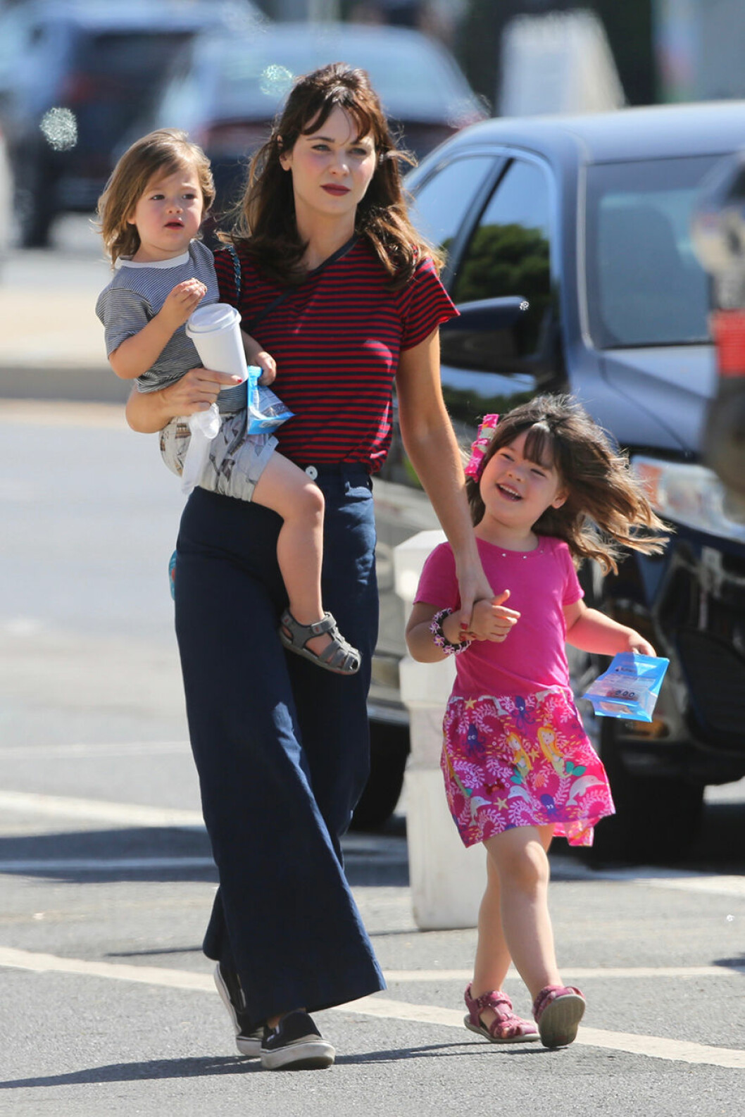 Zooey Deschanel med barnen